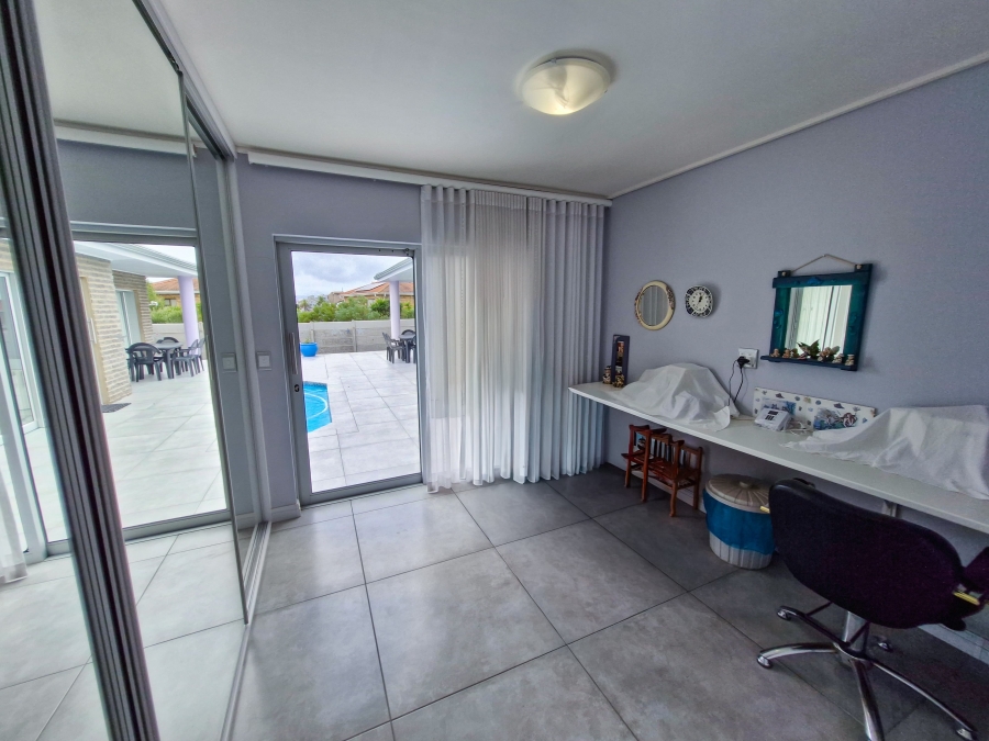 3 Bedroom Property for Sale in Stilbaai Wes Western Cape